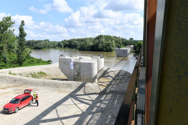 Gradilište novog željezničkog mosta koji će spojiti dvije obale Drave kod Botova