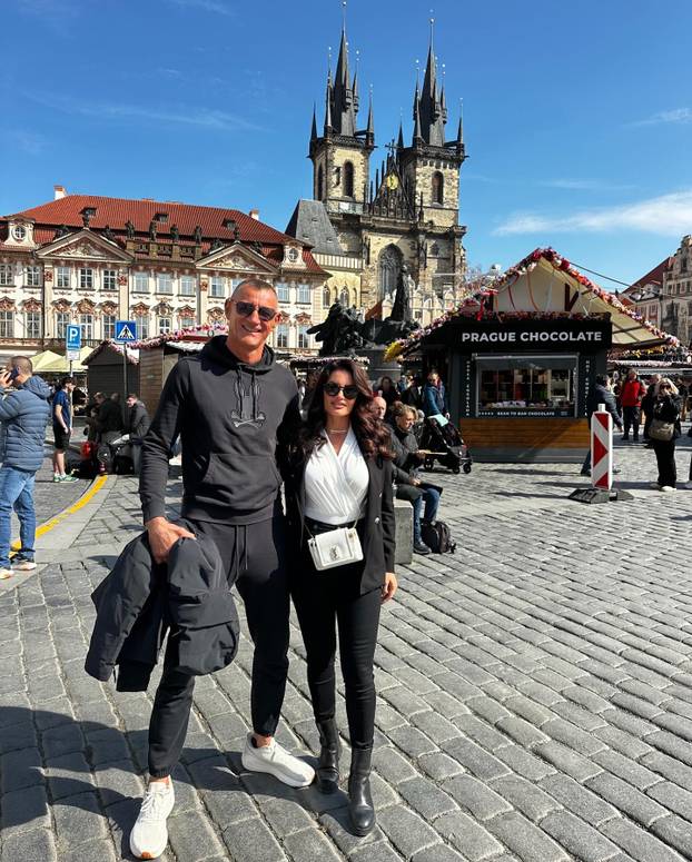 FOTO Boksački as Stipe Drviš u zagrljaju 10 godina mlađe: 'Svi gledaju samo u jagode, zar ne?'
