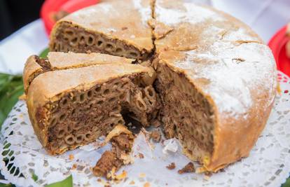 Stonska torta: Fina kombinacija makarona, badema, čokolade...