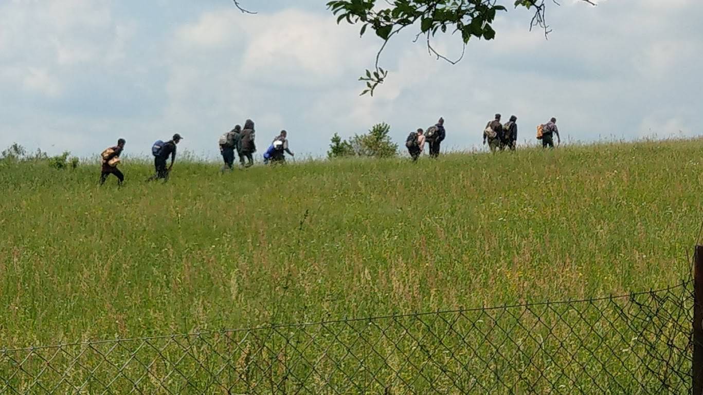 Policija traga za desetak ljudi za koje se misli da su migranti