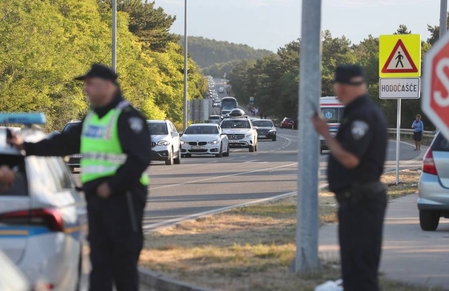 Dicmo: Kolone auta nakon završetka koncerta u Sinju