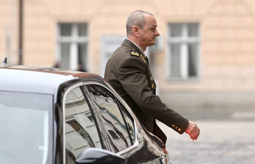 Zagreb: Dolazak na sjednicu Vijeća za nacionalnu sigurnost i Vijeća za obranu