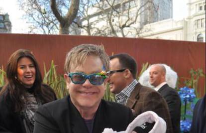Seksao se bez zaštite: Eltonu je čudno što nije pokupio HIV