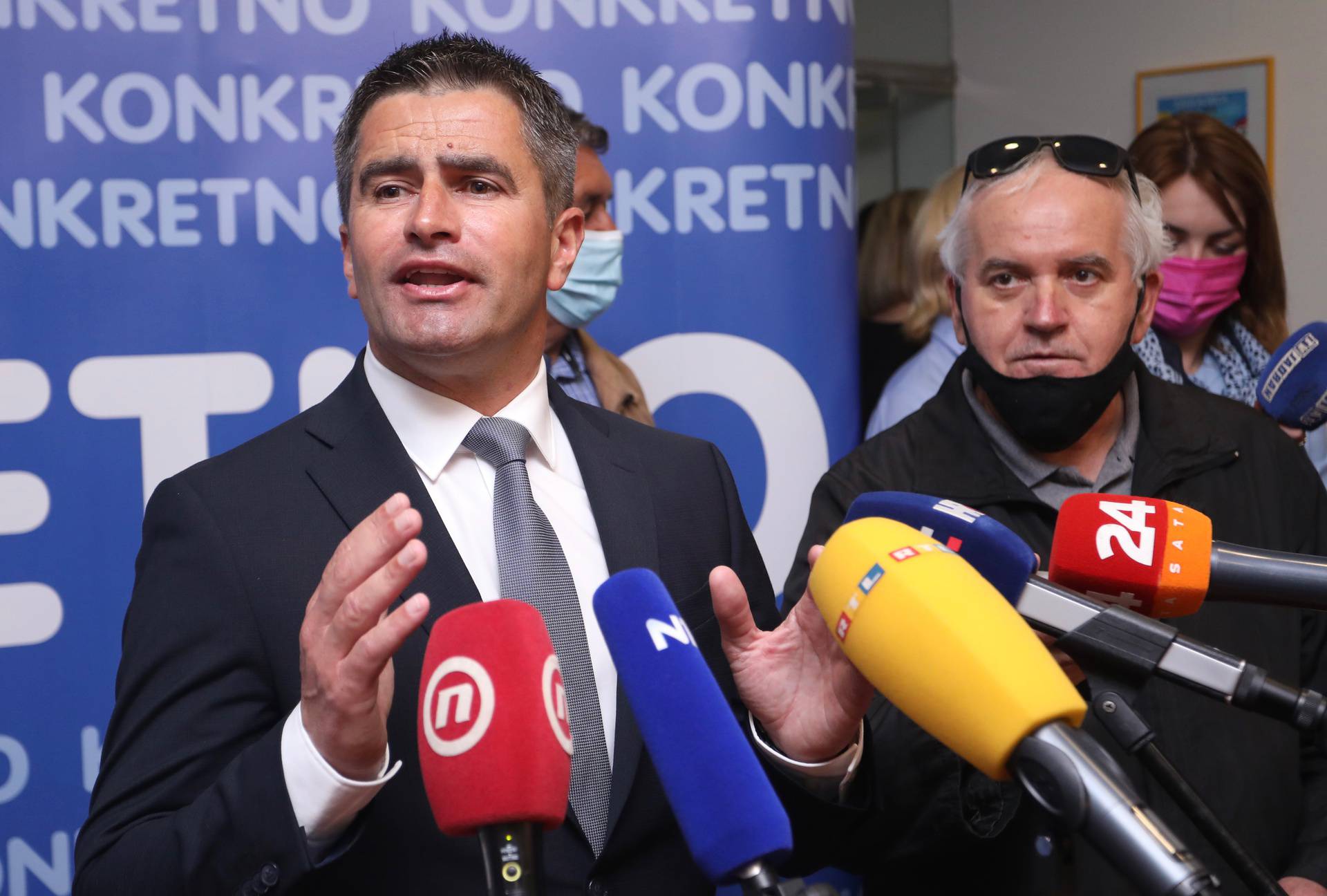 Mihanović: 'Puljak kaže da će očistiti grad, a žena mu se žali da ne čisti ni ispred kuće'
