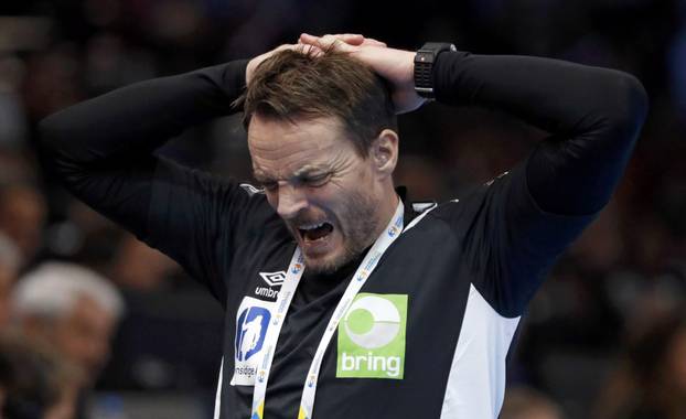 Video Famous Handball Coach beat cancer twice and now suddenly crashed during the finals