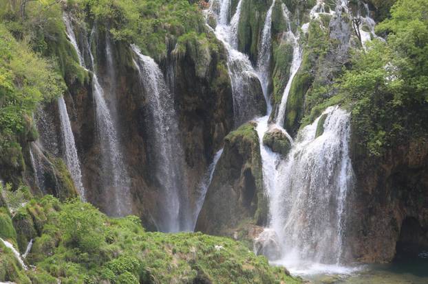 Turisti na Plitvicama