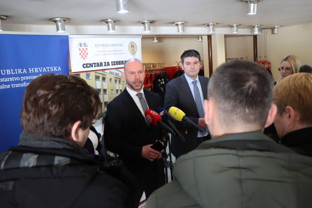 FOTO U Zagrebu prisegnulo 37 polaznika pravosudne policije