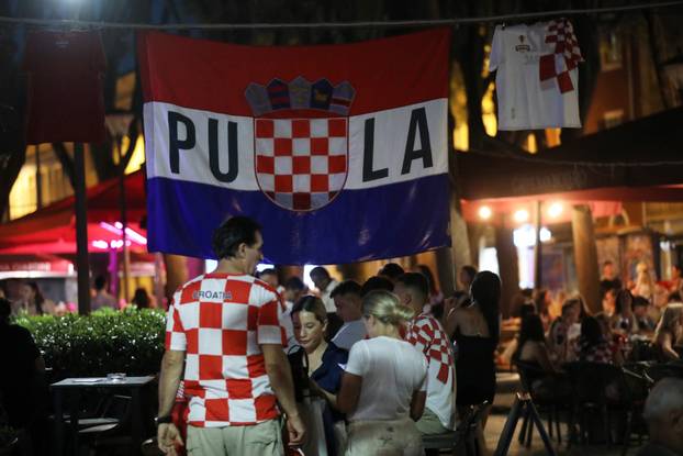 Navija?i u Puli spremni za utakmicu Hrvatske i Gane