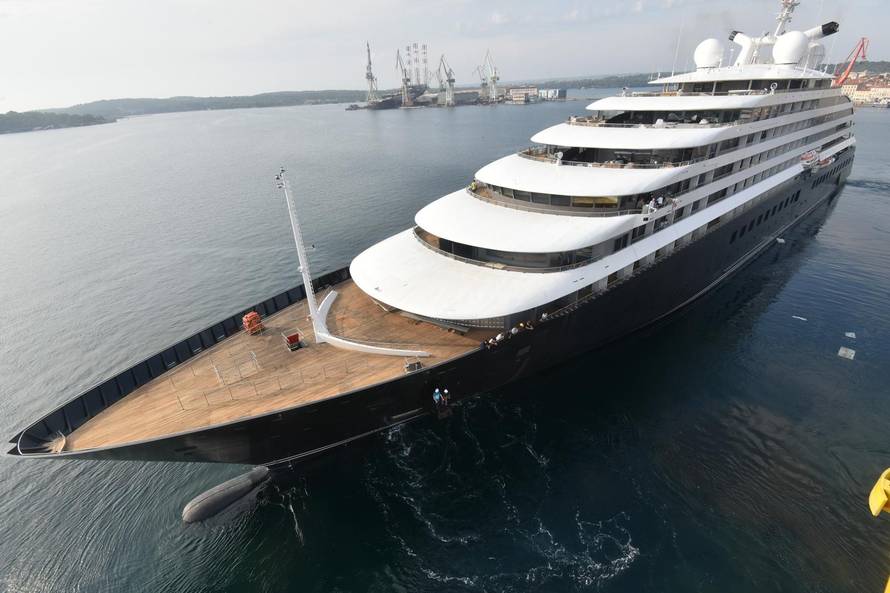Luksuzni polarni kruzer Scenic Eclipse napustio posrnulo brodogradiliÅ¡te u Puli