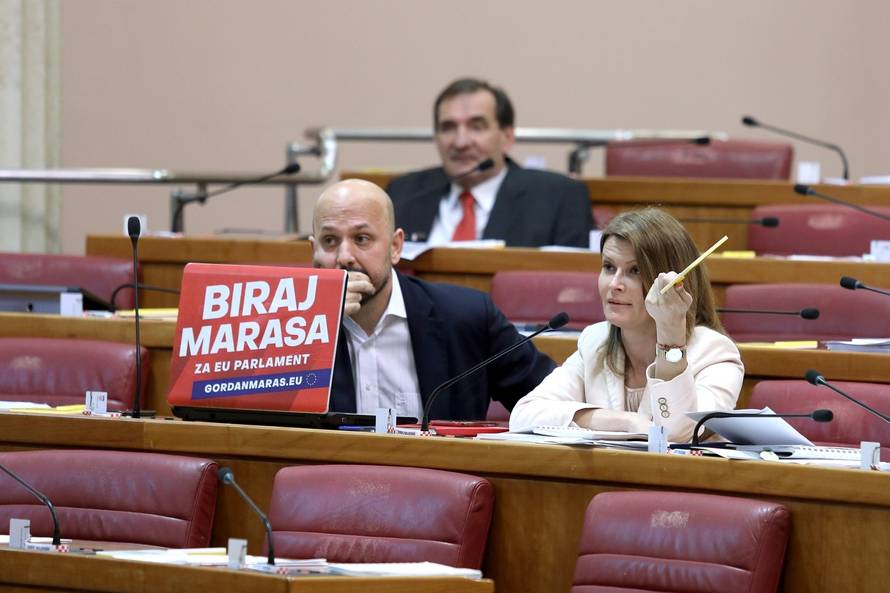 Zagreb: Sukob Radina i Marasa koji nije Å¾elio ukloniti laptop s predizbornim sloganom