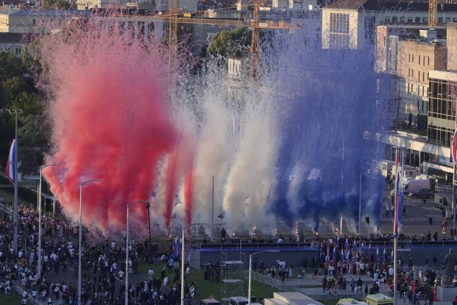 Zagreb: Vojni mimohod završio uz veličanstveni pirotehnički šou 