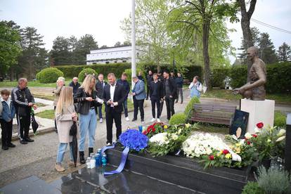 Zagreb: Polaganje vijenaca delegacije Dinama i AIK-a u povodu obilježavanja 10. godišnjice smrti Ivana Turine