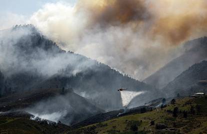 Požari haraju SAD-om: Tisuće evakuirane, jedna žena umrla
