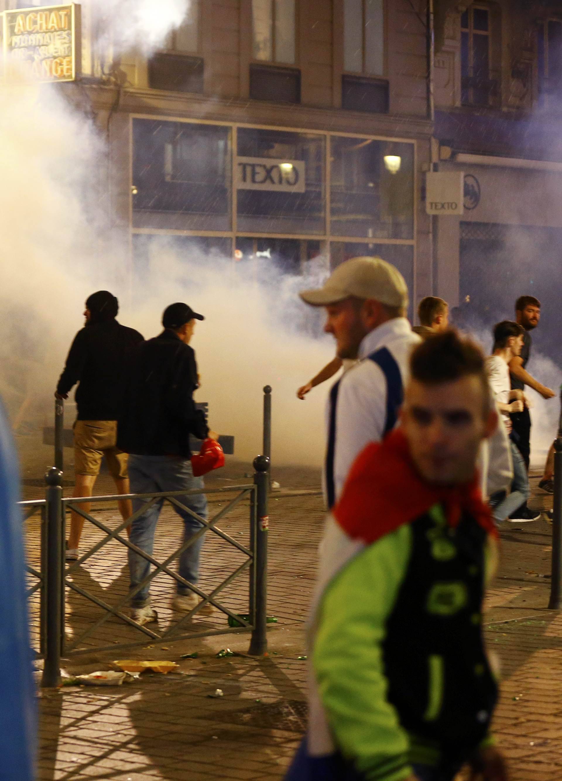 England fans run through tear gas in Lille - Euro 2016