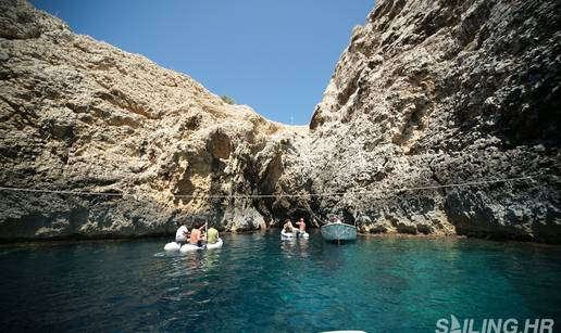 Kojom rutom &cacute;emo jedriti? Idemo od &Scaron;olte do Komi&zcaron;e... 