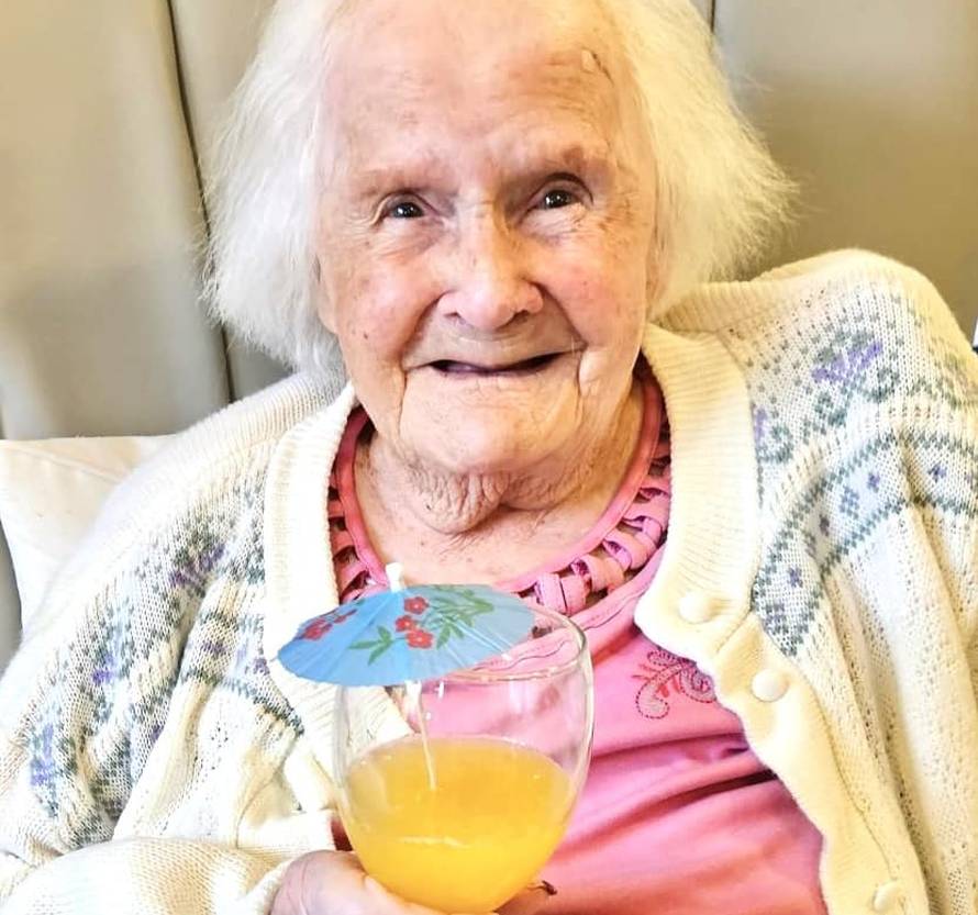 Proslavila je 108. rođendan pa otkrila: 'Koja je tajna dugog života? Imajte pse, a ne djecu'