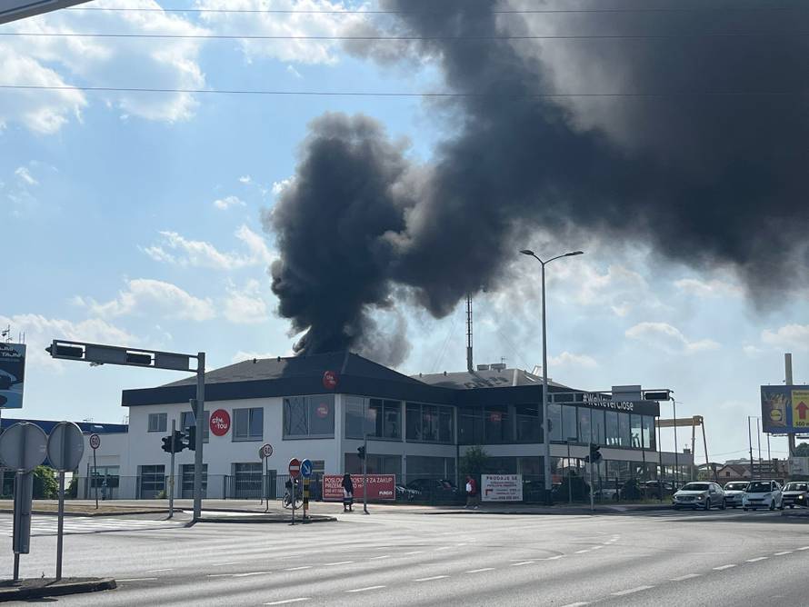 VIDEO Gusti dim nad Zagrebom: Zapalile se gume u teretani...