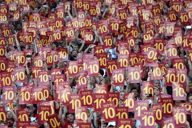 Archive, Francesco Totti and Ilary Blasi, love at the end of the line? According to Dagospia tonight the couple will announce the separation