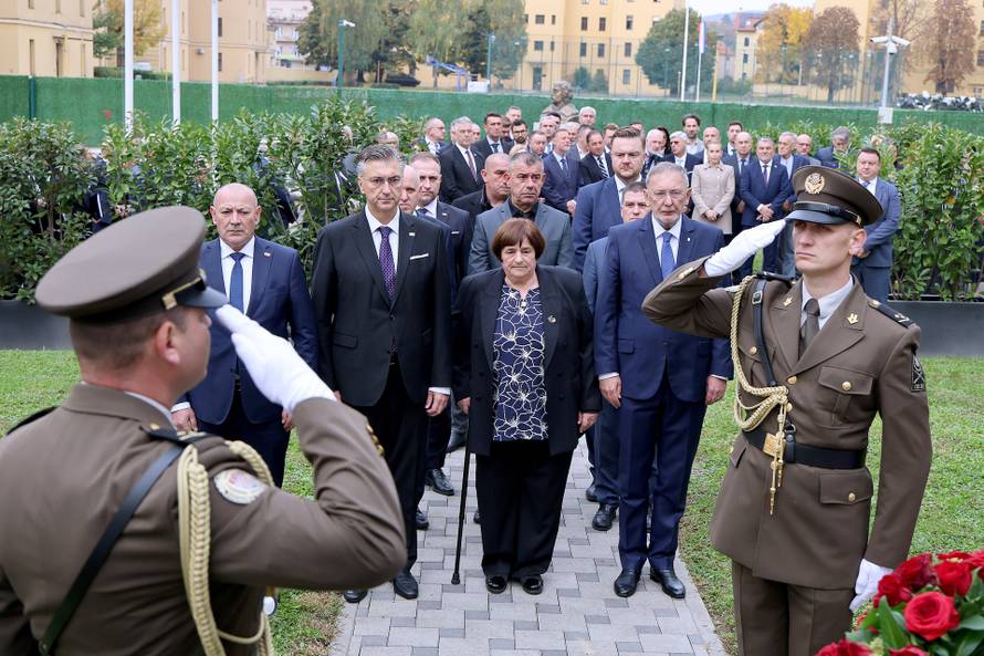 Zagreb: Povodom obljetnice pogibije general-bojnika Blage Zadre položeni vijenci kod biste u Saboru