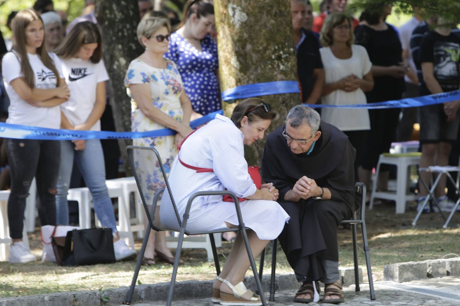 Brojni hodočasnici od jutarnjih sati pristižu u Široki Brijeg na svetkovinu Velike Gospe