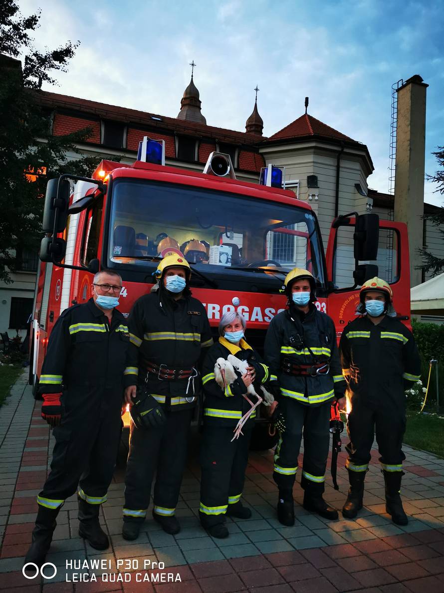 Časne sestre iz Đakova: Halo, vatrogasci? Rodi treba pomoć