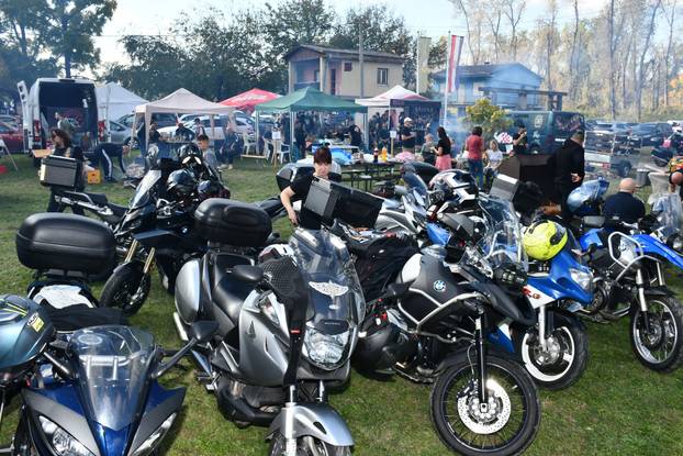 FOTO Zabranjena pečenkijada u Slavonskom Brodu! Evo kako je to izgledalo prošle godine
