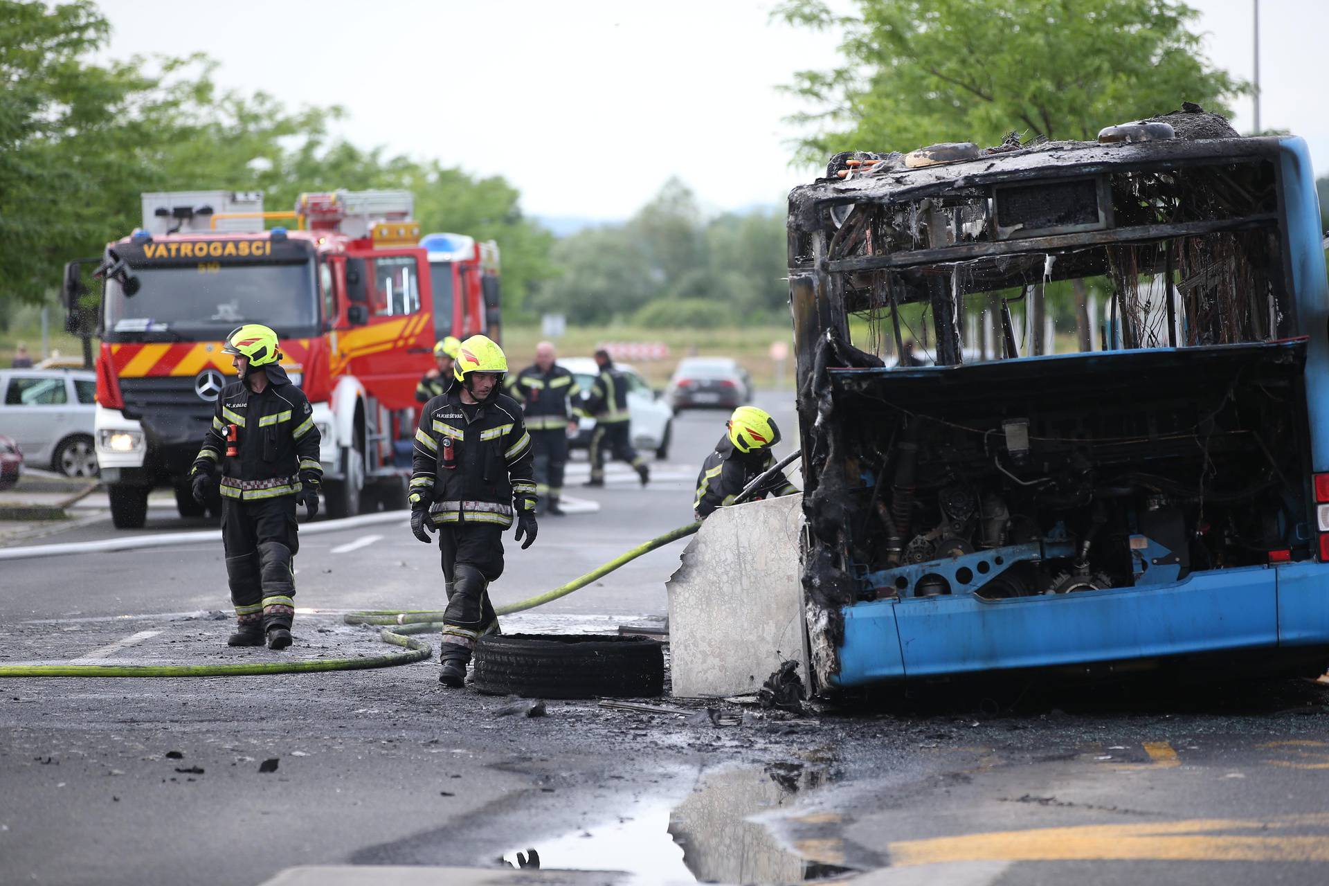 Zagreb: Zapalio se autobus na okretištu u Novom Jelkovcu