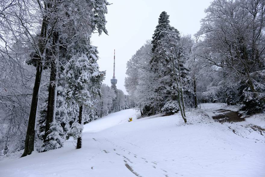 Prvi ovogodišnji snijeg zabijelio je Sljeme