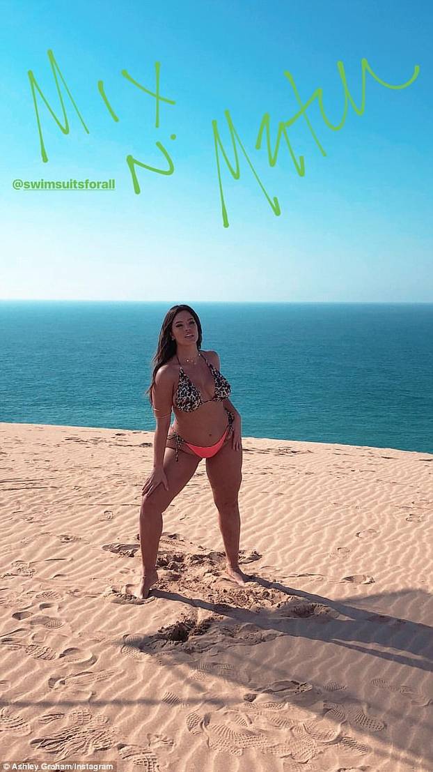 Plus-size model kao anđelica: Ashley Graham pokazala bujne obline na pisti Victoria's Secreta