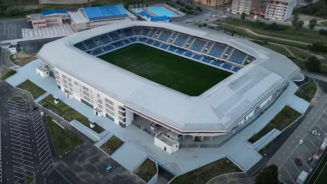 Srbi napravili vrhunski stadion, ali... Nema dozvole, voda pušta na sve strane i ne zna se vlasnik