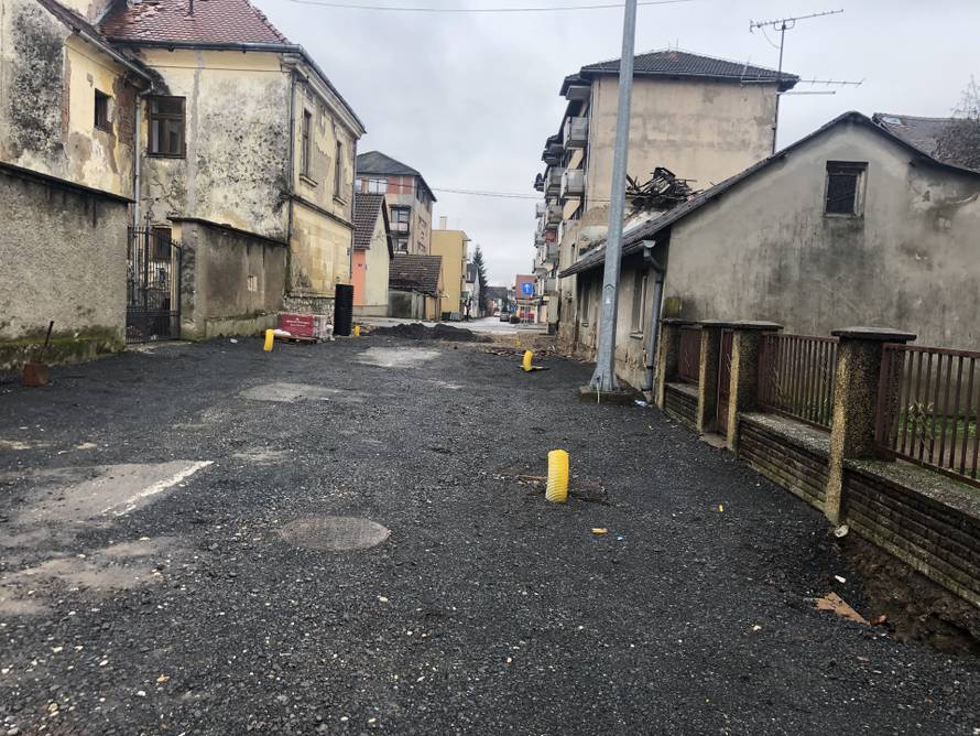 Dobar posao u Glini: Prvi radovi plaćeni prije tri godine, a ulice su još uvijek veliko gradilište...