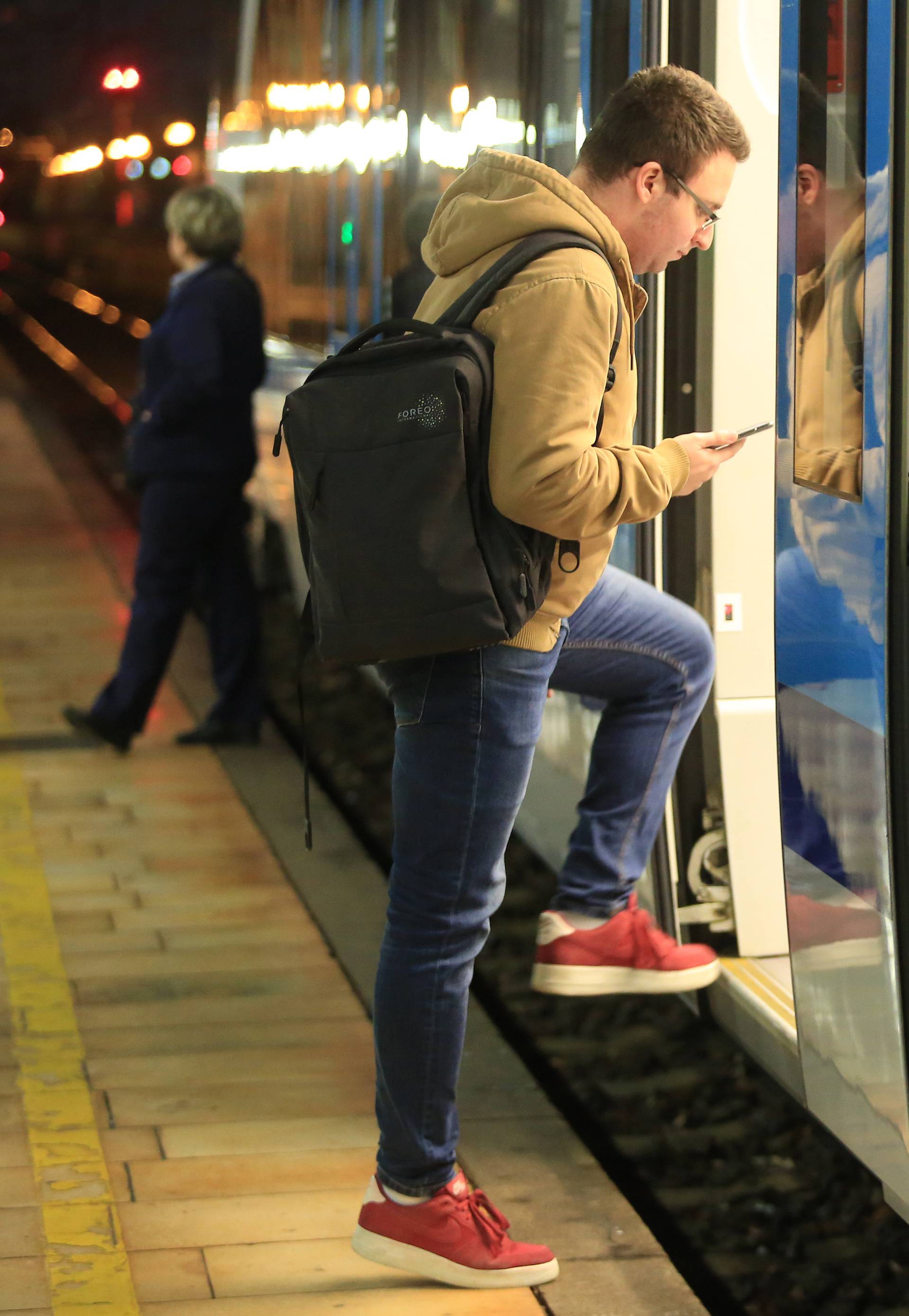 Nova aplikacija: Pitajte mobitel gdje je vlak i kad će vam stići!