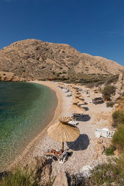 Plaža Oprna na Krku jedna je od najljepših plaža na Jadranu