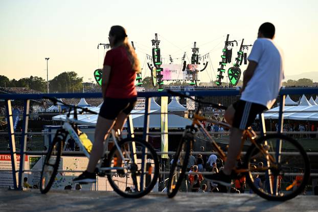 Zagreb: Iščekivanje koncerta Eda Sheerana kod Mosta slobode