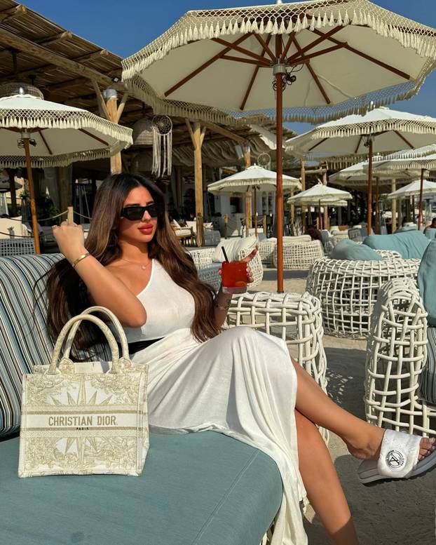 FOTO Zbog supruga je prešla na islam, a optužili su ju da zbog njene 'magije' on ne igra za BiH