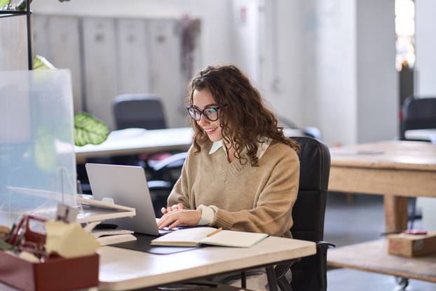 Young,Happy,Professional,Business,Woman,Employee,Sitting,At,Desk,Working