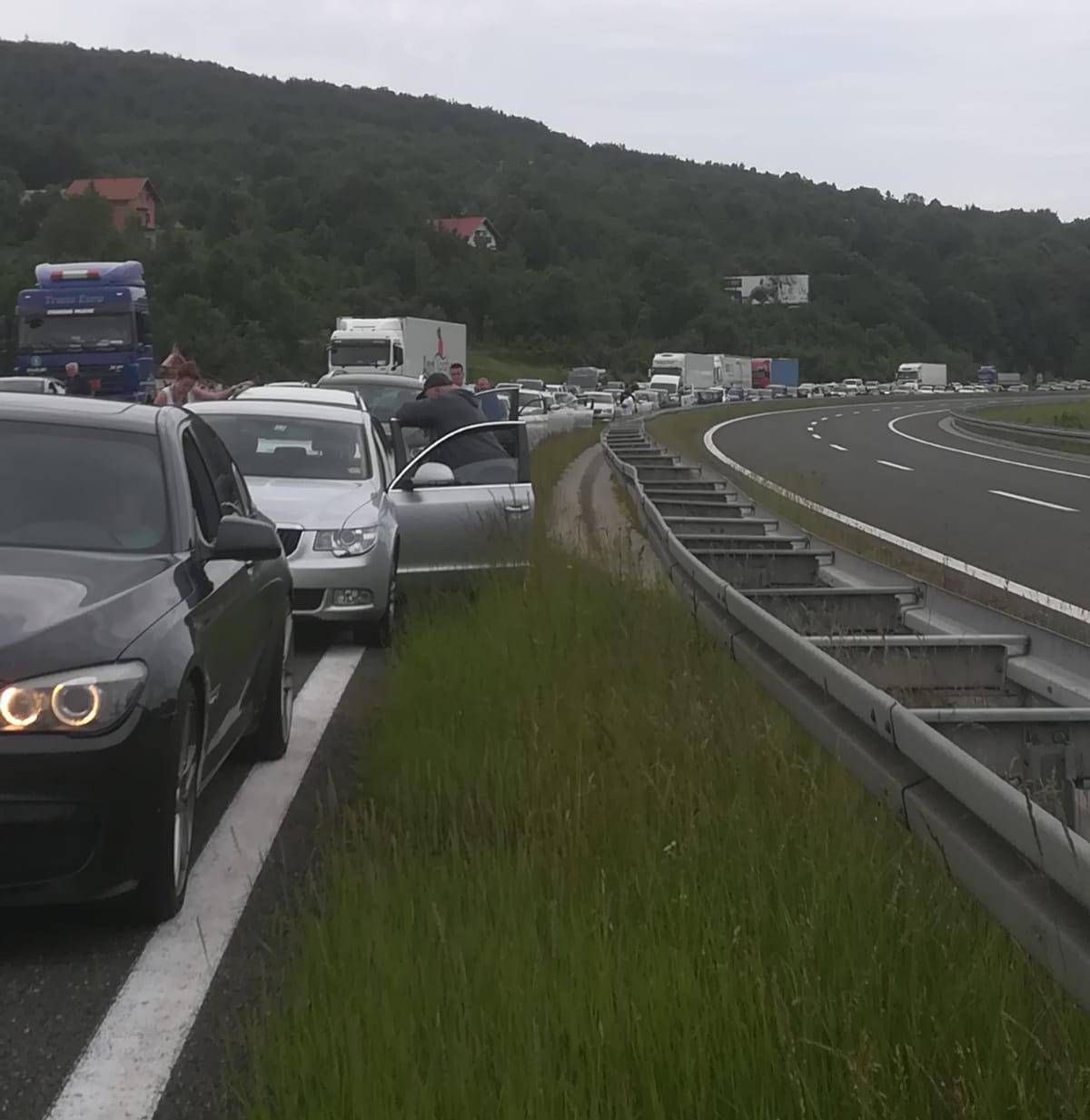 Sudarili se kamion i automobil u Maloj Kapeli, dvoje ozlijeđenih