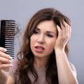 Uzroci ispadanja kose: Kada je bezazleno, a kada problem?