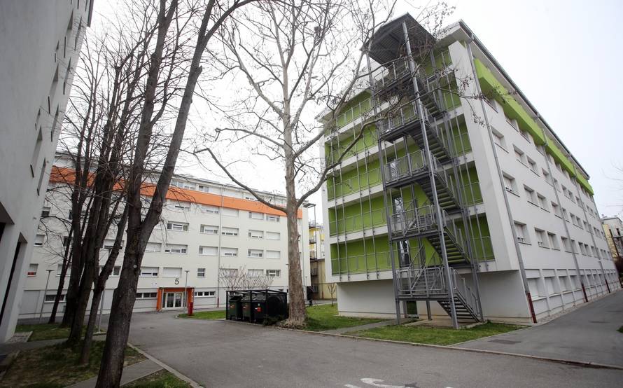 Zagreb: Premijer Plenković posjetio Zagrečane smještene u Studentskom domu "Cvjetno naselje"