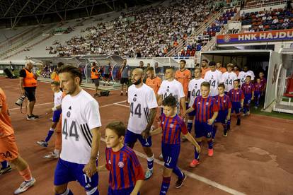 FOTO Hajduk nije zaboravio Vuškovića: Igrači mu izrazili podršku posebnim majicama