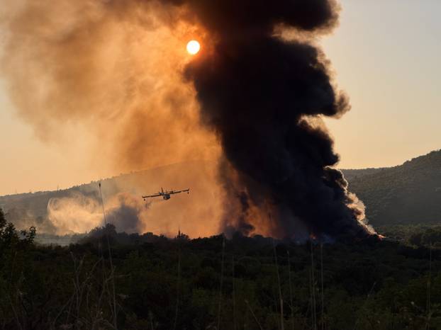 FOTO Pogledajte dramatične prizore buktinje u Prgometu