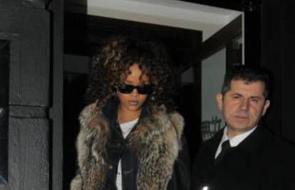 Luksuzni restoran Rihanna je posjetila u vrućim hlačicama