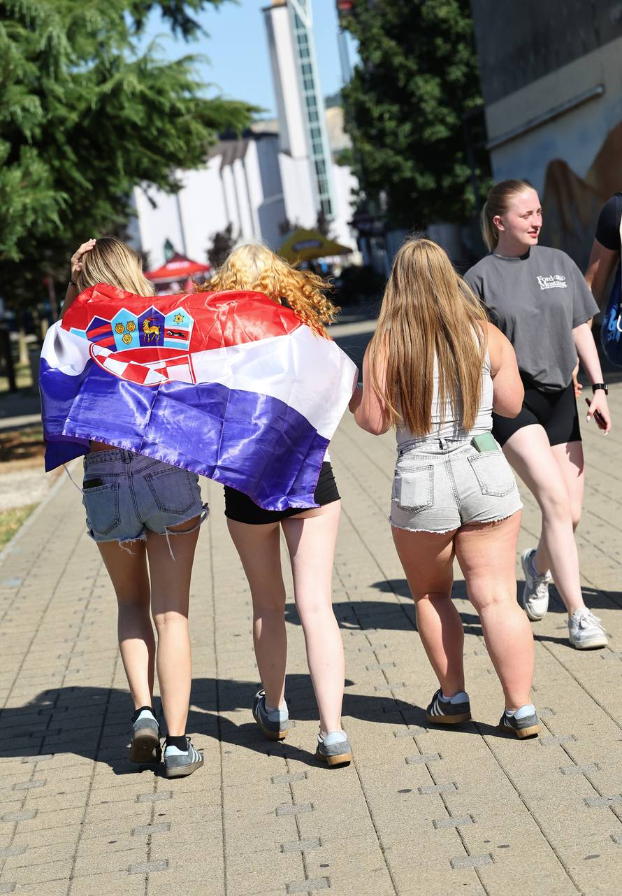 Fanovi se okupljaju u Zaprešiću uoči Thompsonova koncerta