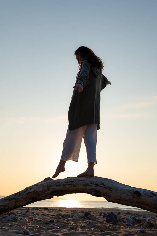 Woman,Bare,Foot,Balancing,On,A,Tree,Trunk,Driftwood,At