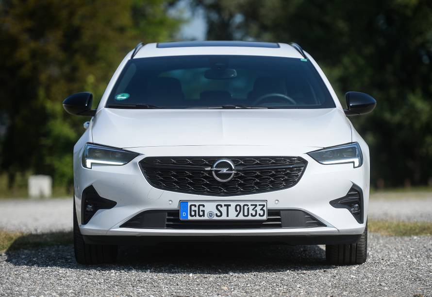 Redizajnirana Opel Insignia: Mnogo novosti ispod karoserije