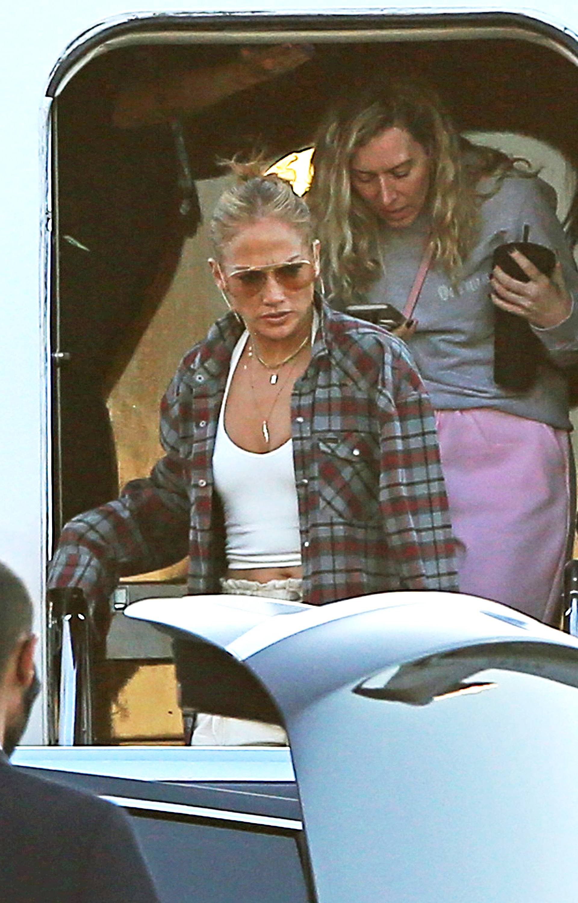 J.Lo u ležernom izdanju: Obukla košulju Bena Afflecka kojemu to nije prvi put da posuđuje odjeću