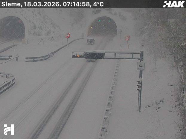 FOTO Snijeg pao na Sljemenu, zatrpana i A6, šleperi ne smiju prema Istri, pogledajte snimke