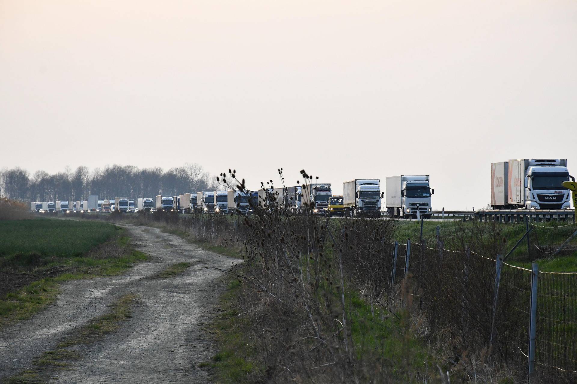 Teretni kamion u potpunosti izgorio na autocesti A3 kod Nove Gradiške