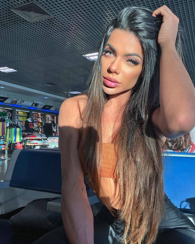 FOTO Gospođa Messi morala je reagirati zbog ovih fotki Miss Bum Bum: 'Valjda je ljubomora'