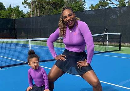 Velika Serena topi se od sreće, preslatka Olympia kopira mamu